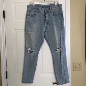 Slim BOYFRIEND Levi’s Light Wash!